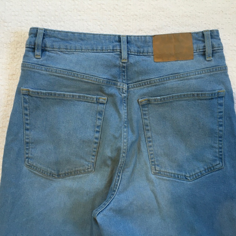 H&M Divided Sz 12 Light Wash High Waisted Cropped Raw Hem Jeans Womens‎ Mom - Picture 4 of 7
